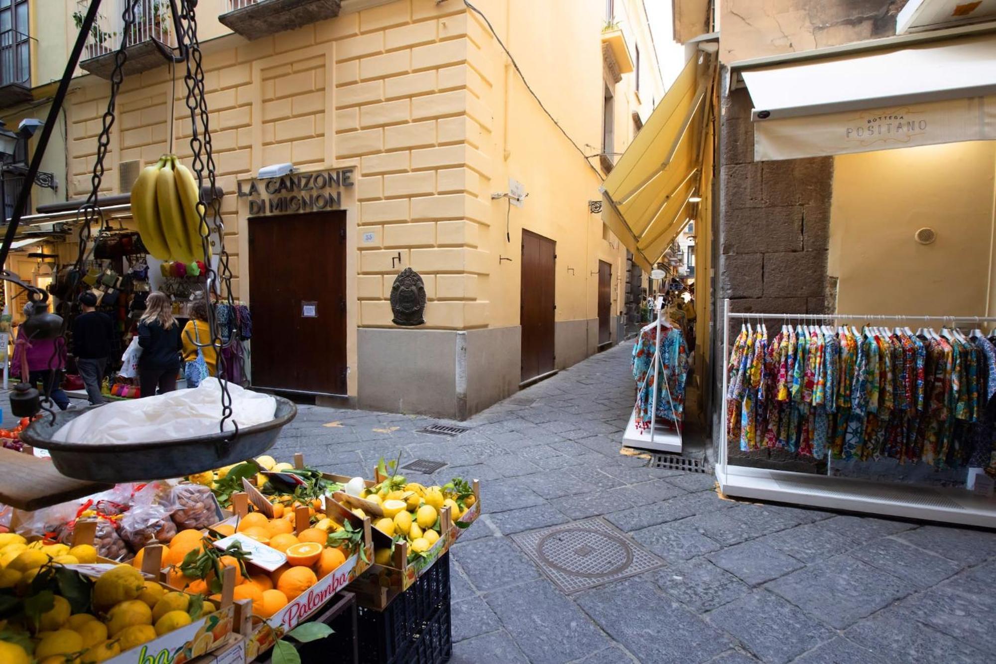 Appartamento Cosy House Under The Arches In Sorrento Old Town Esterno foto